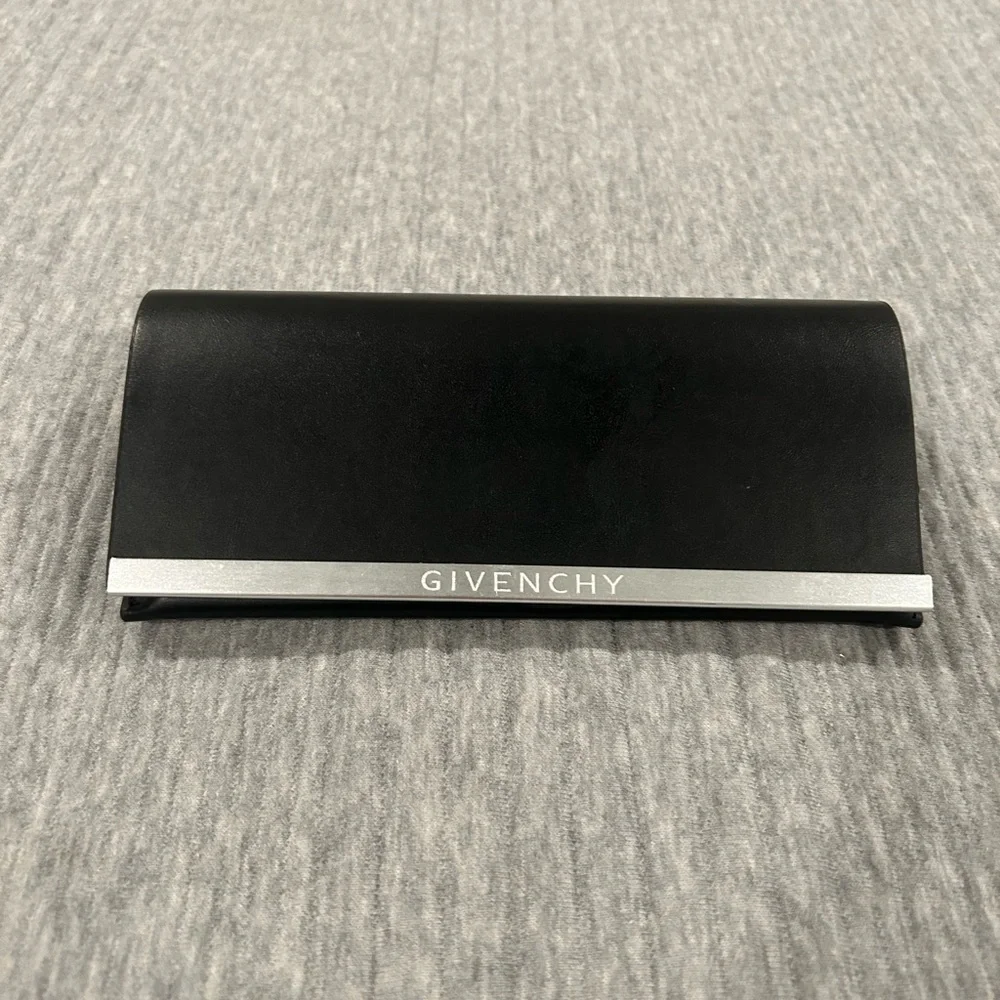 Givenchy Black Square Frames With Case and Cloth. GV50005I. - Picture 2 of 6